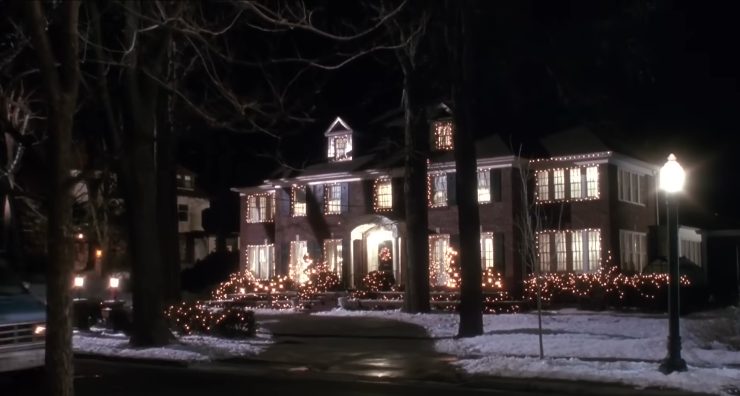 Una veduta al buio della casa di Mamma ho perso l'aereo 