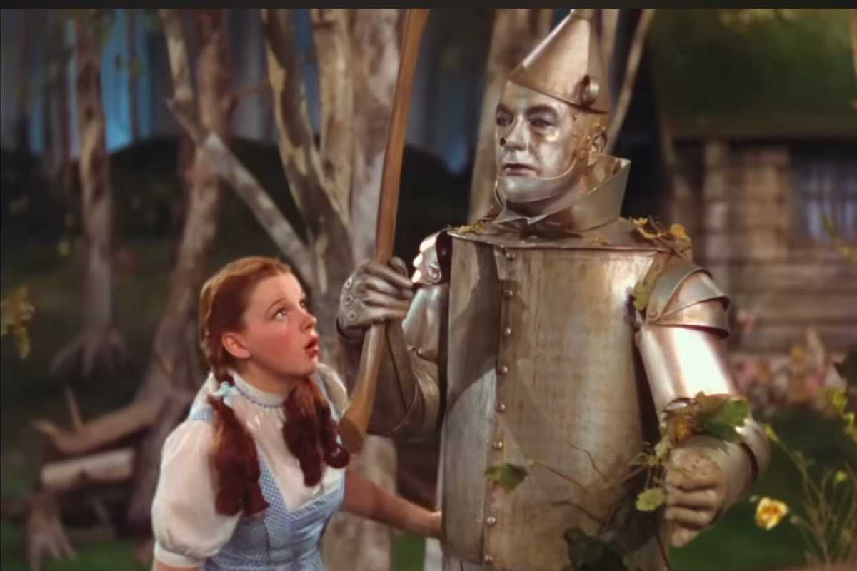 Dorothy con L'uomo di latta