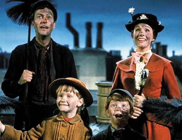 La tata, lo spazzacamino e i piccoli Bank in una scena iconica di Mary Poppins