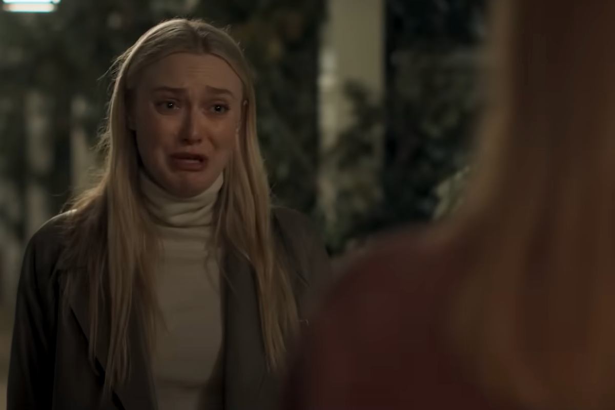 Jenny interpretata da Dakota Fanning piange disperata