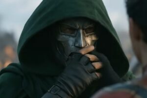 Dr. Destino che si toglie la maschera