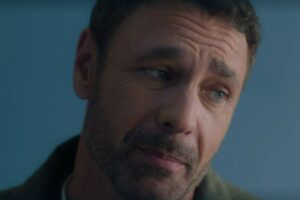 Raoul Bova in una scena di Don Matteo 15