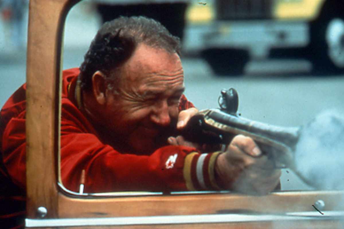 Gene Hackman con un'arma in mano