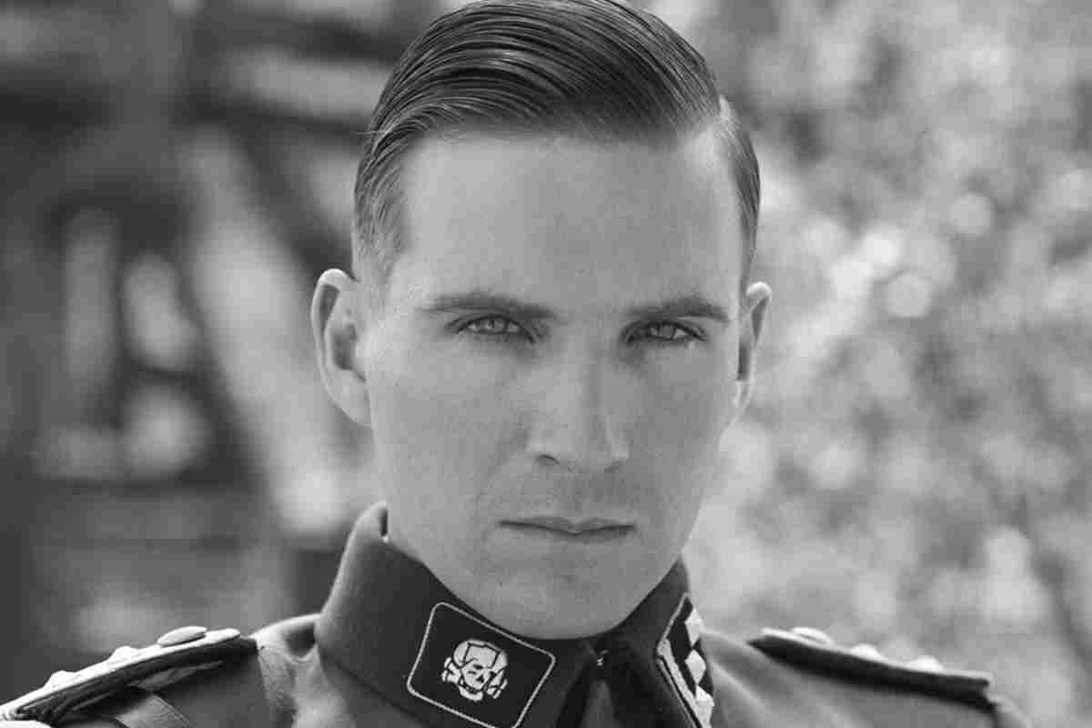 Ralph Fiennes nel ruolo di Amon Goeth