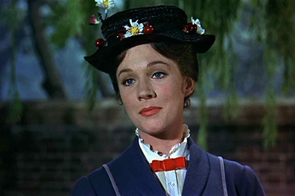 Julie Andrews in abito da scena per Mary Poppins