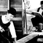 Stanlio e Ollio sul set fanno i falegnami