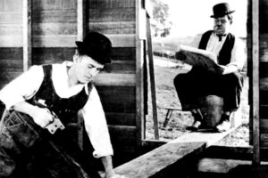 Stanlio e Ollio sul set fanno i falegnami