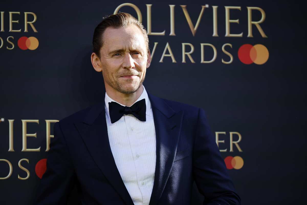 Tom Hiddleston in smoking