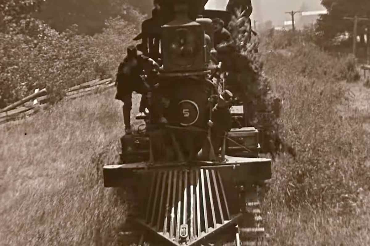 Un treno lungo i binari