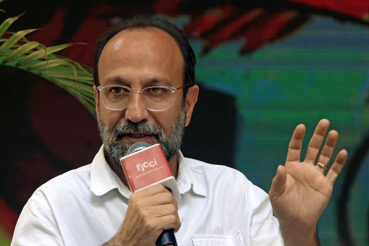 Asghar Farhadi parla al microfono