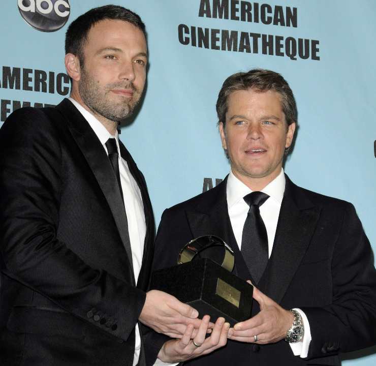 Ben Affleck e Matt Damon con un premio in mano