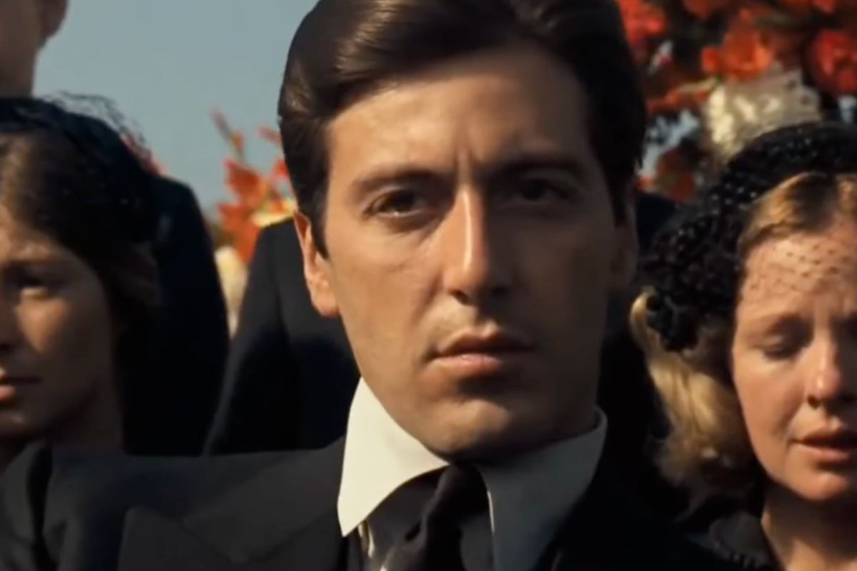 Al Pacino in una scena de Il Padrino al funerale di Don Vito Corleone