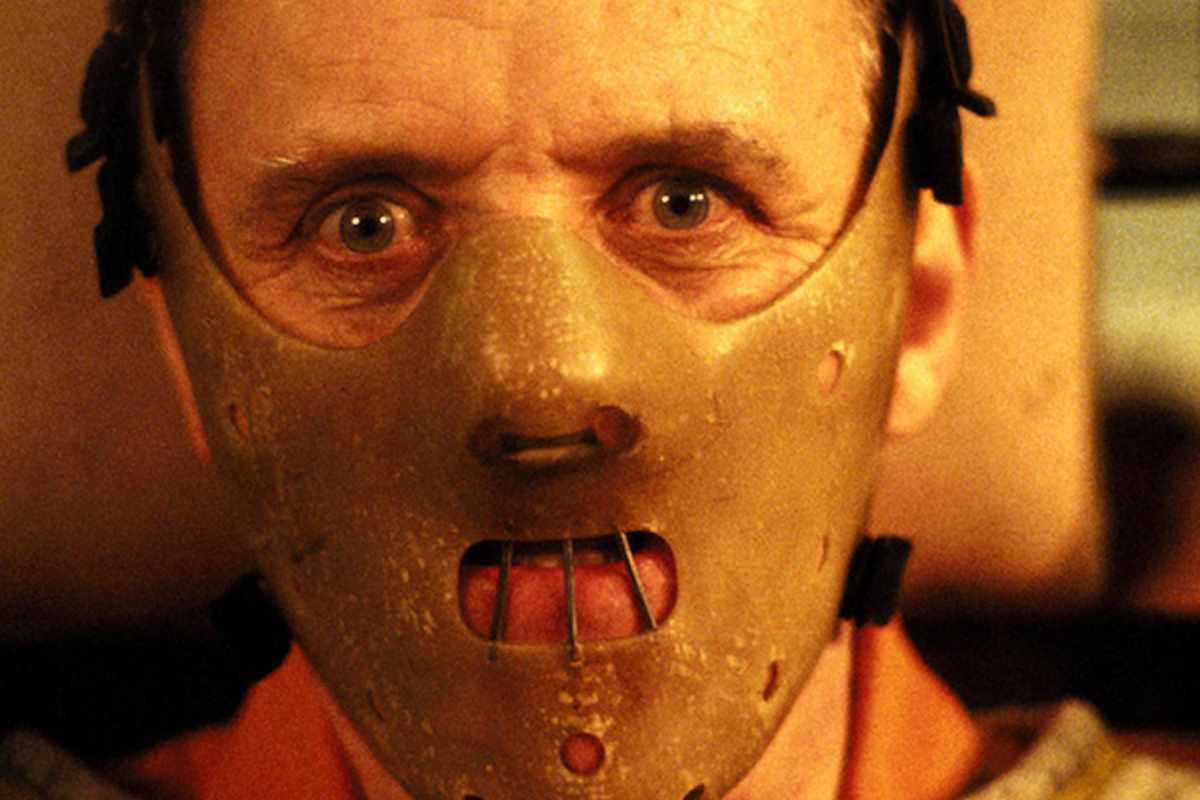 Anthony Hopkisn con la maschera di Hannbal Lectar ne 'Il silenzio degli innocenti'