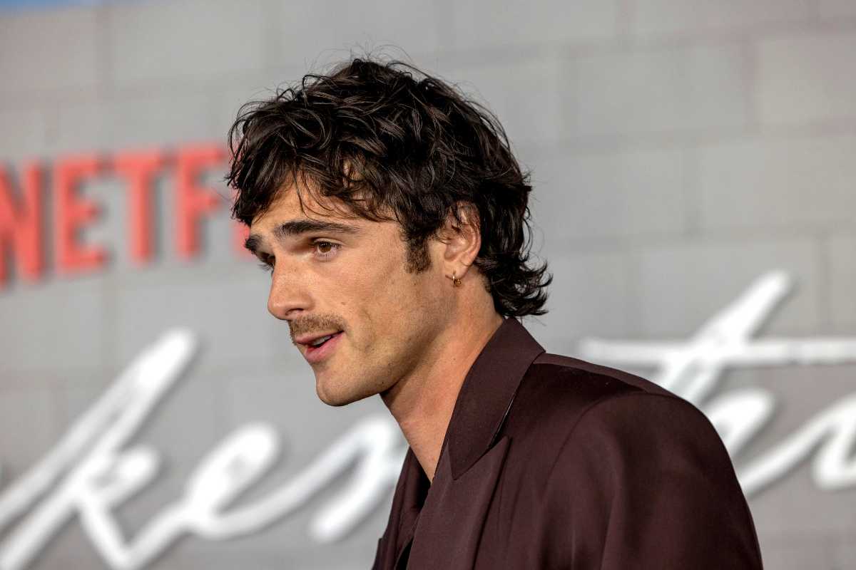 Jacob Elordi di profilo