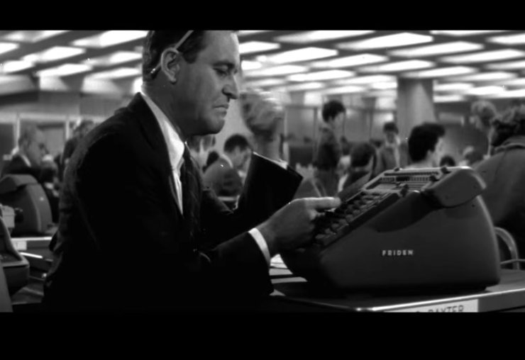 Jack Lemmon nell'ufficio del film 'L'appartamento'