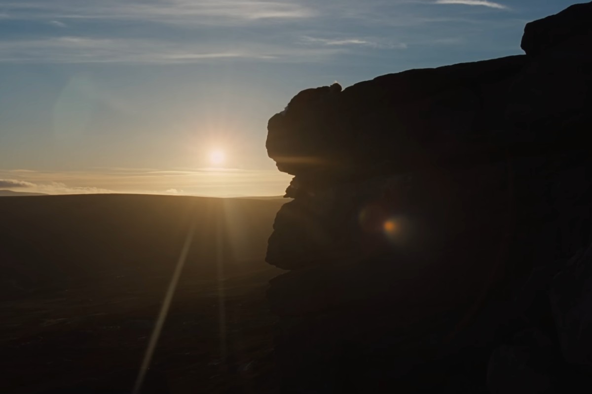 Il paesaggi di Cime Tempestose, le rocce dello Yorkshire e il sole che tramonta