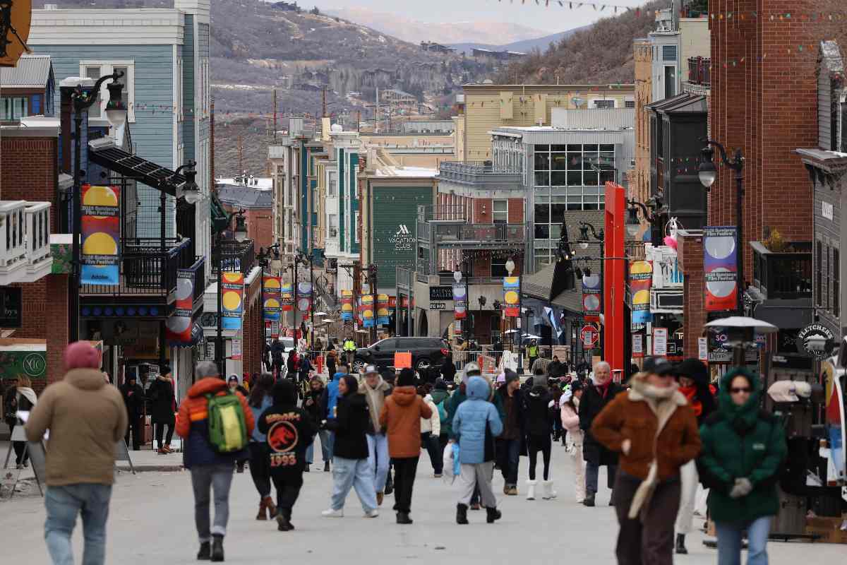 Folla che ammina al Sundance Film Festival 2026