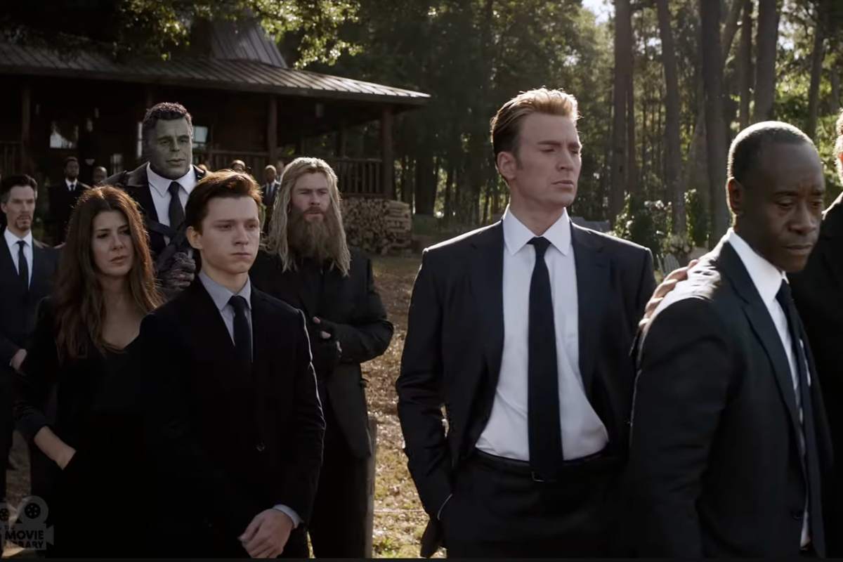 Attori di Avengers Endgame in abito nero vestiti a lutto