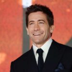 Jake Gyllenhaal sorride