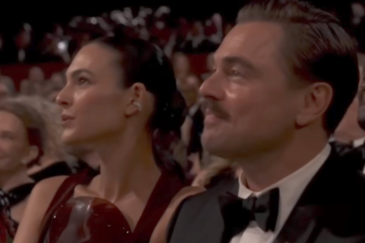 Vittoria Ceretti e Leonardo DiCaprio seduti a teatro la notte degli Oscar
