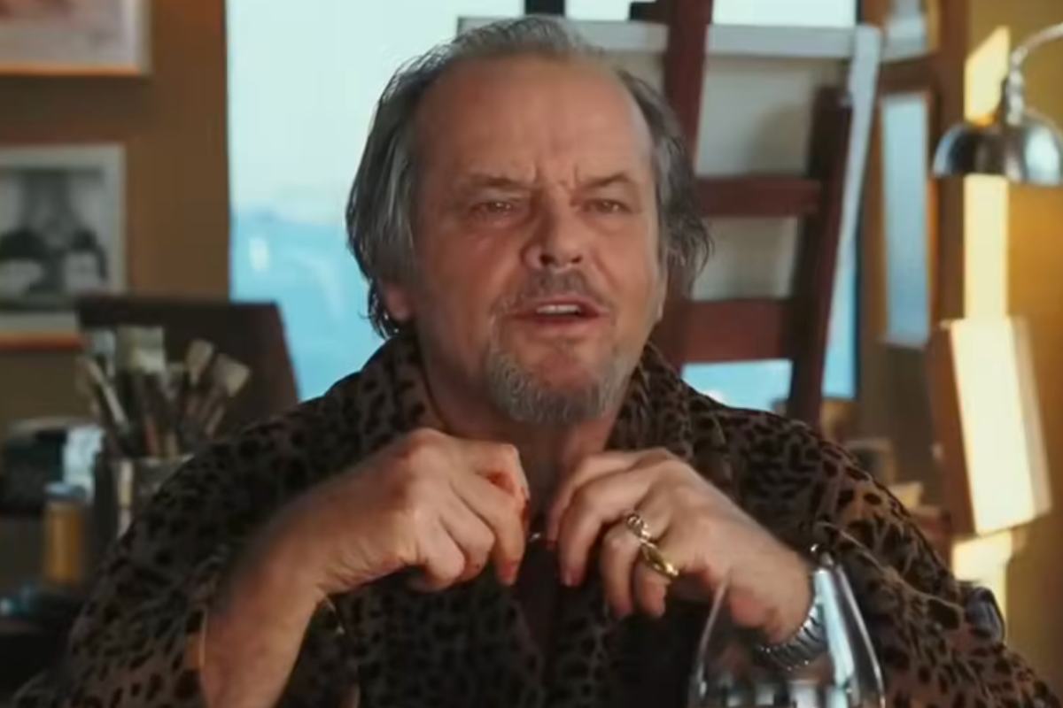 Jack Nicholson seduto a tavola in una scena di 'The Departed'