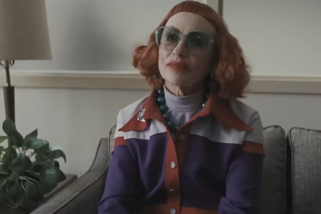 Amy Madigan in una scena di 'Weapons'