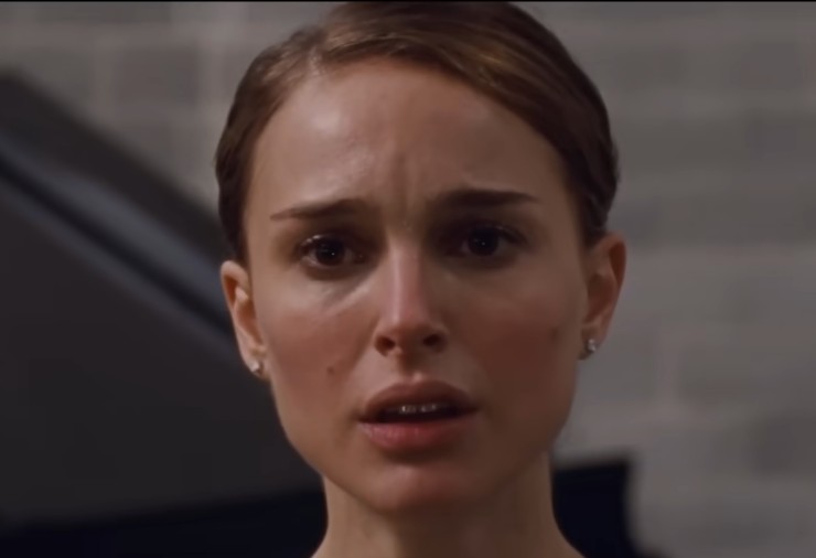 Natalie Portman con il volto sconvolto in una scena de Il cigno nero