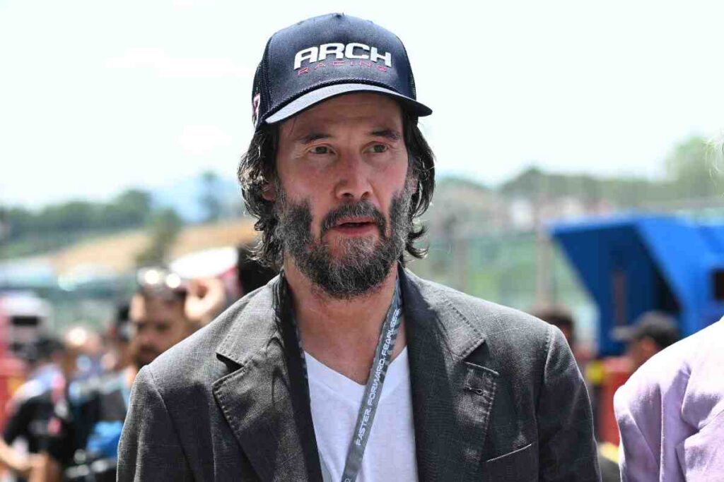 Keanu Reeves con il cappello in testa