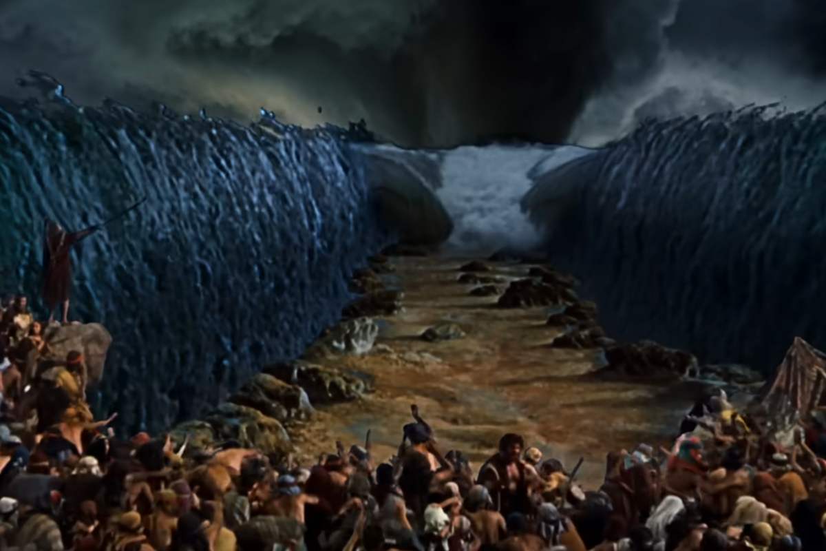 Le acque che si separano nel film 'I Dieci Comandamenti'