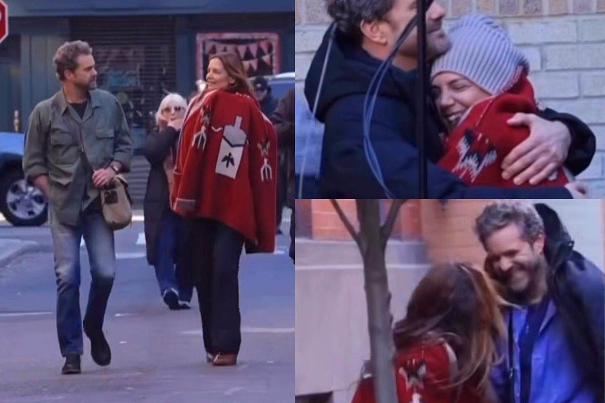 Katie Holmes e Joshua Jackson che si abbracciano e ridono insieme