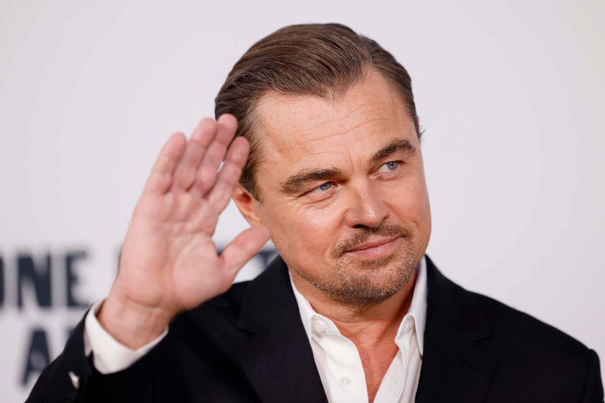 Leonardo DiCaprio saluta