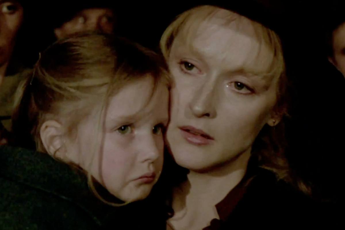 Meryl Streep con una bambina in braccio