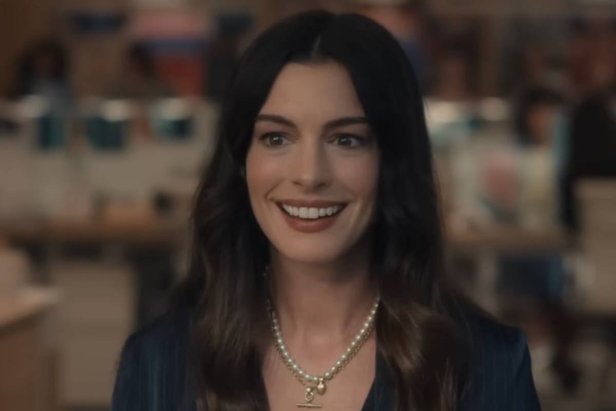 Anne Hathaway in una scena de Il diavolo veste Prada 