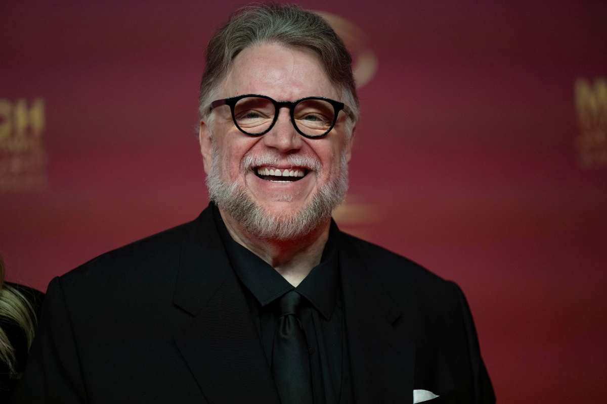 Guillermo del Toro sorride