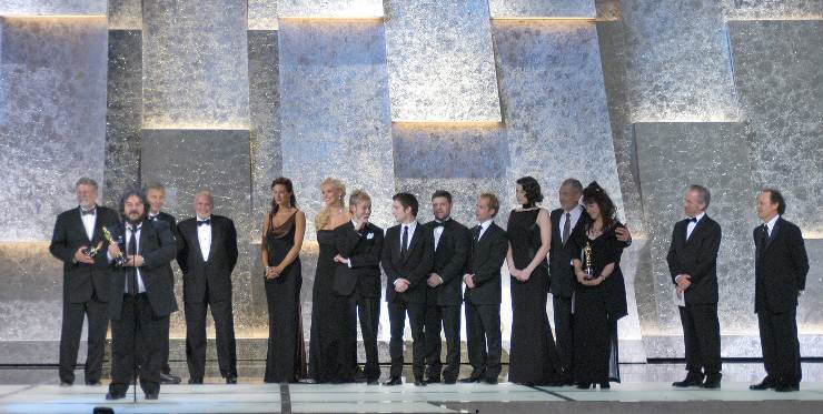 Il cast del Signore degli Anelli sul palco a ricevere il premio Oscar