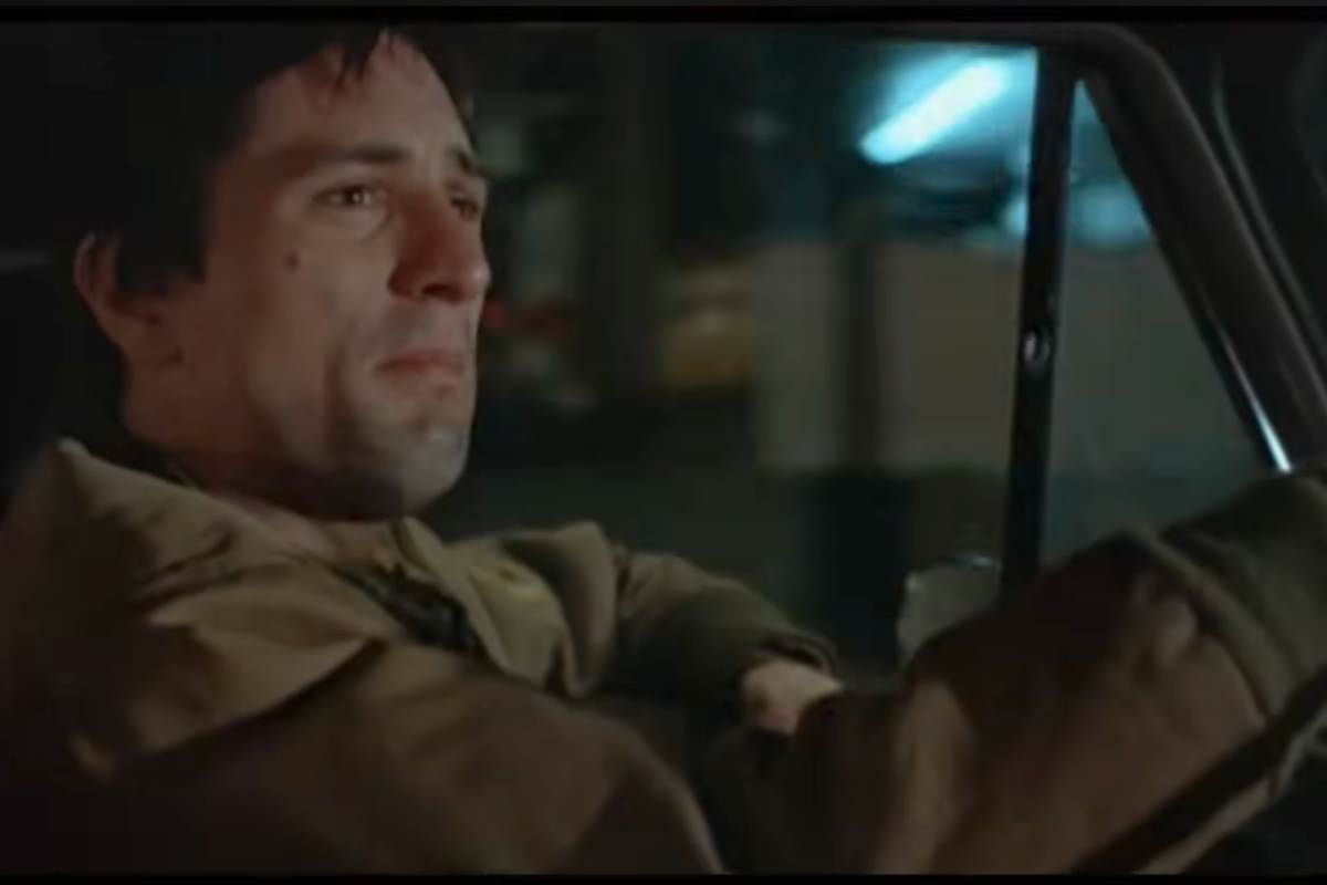 Robert De Niro in Taxi Driver guida il taxi