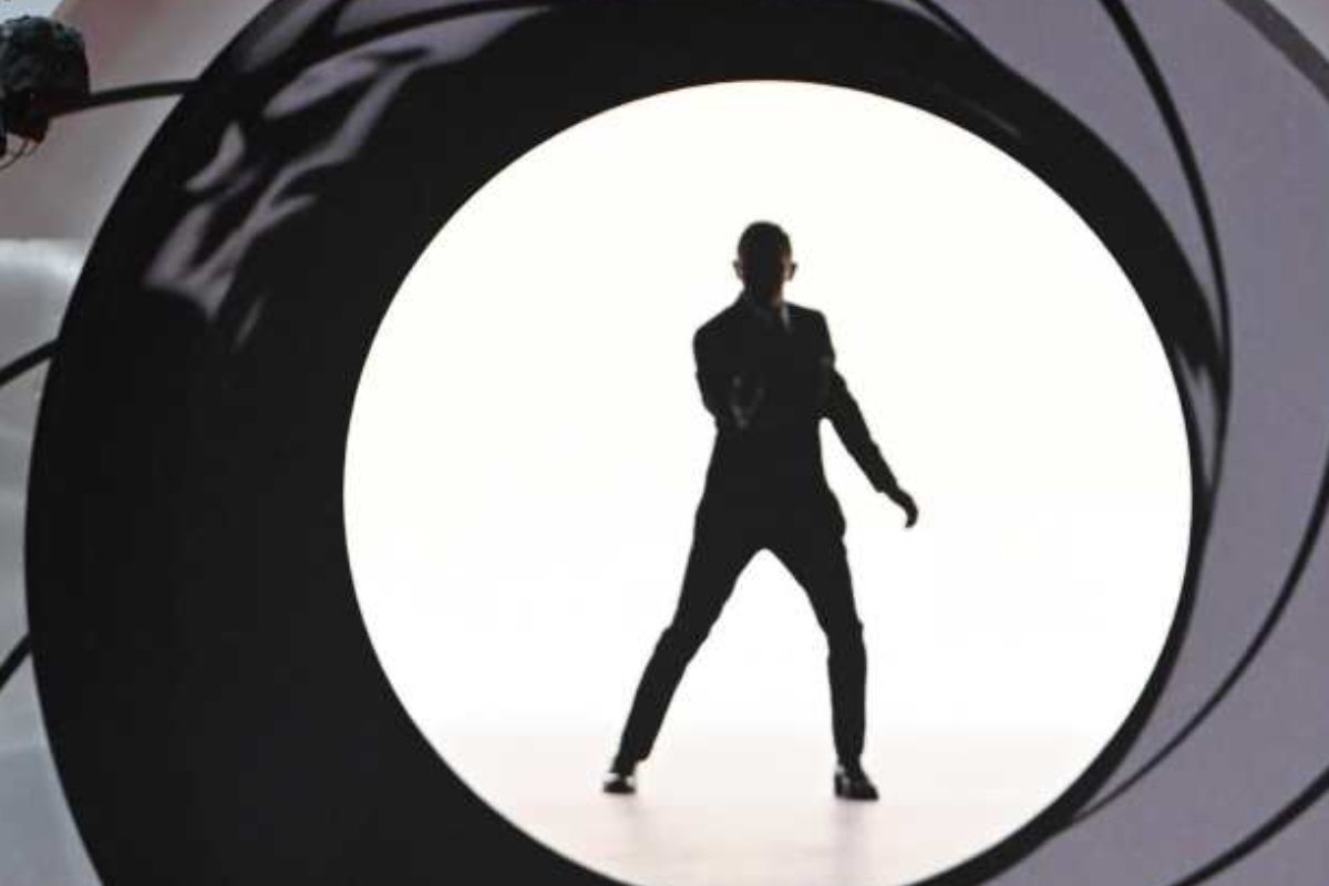 Il logo di James Bond con il vortice bianco e nero e la sagoma di Bond al centro