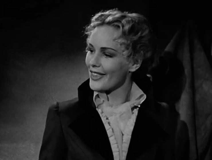 Frances Farmer mentre parla in un film in bianco nero