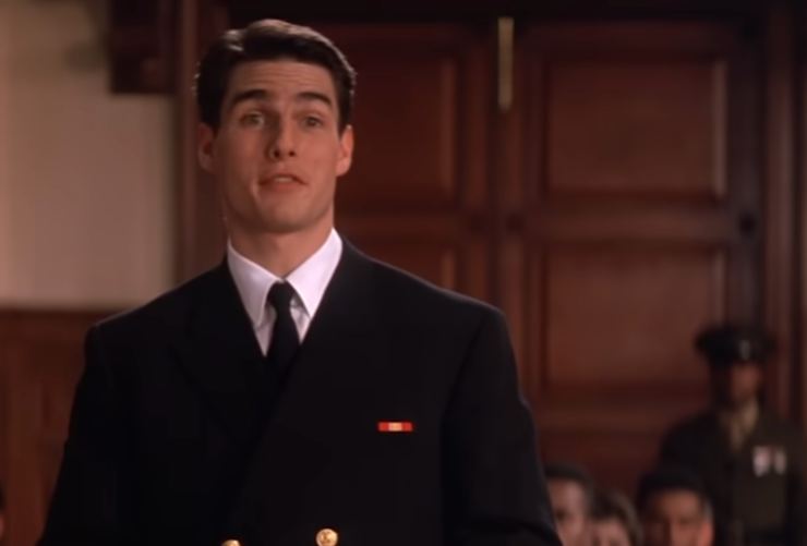 Tom Cruise in tribunale in una scena del film Codice d'onore