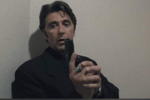 Al Pacino con la pistola in mano