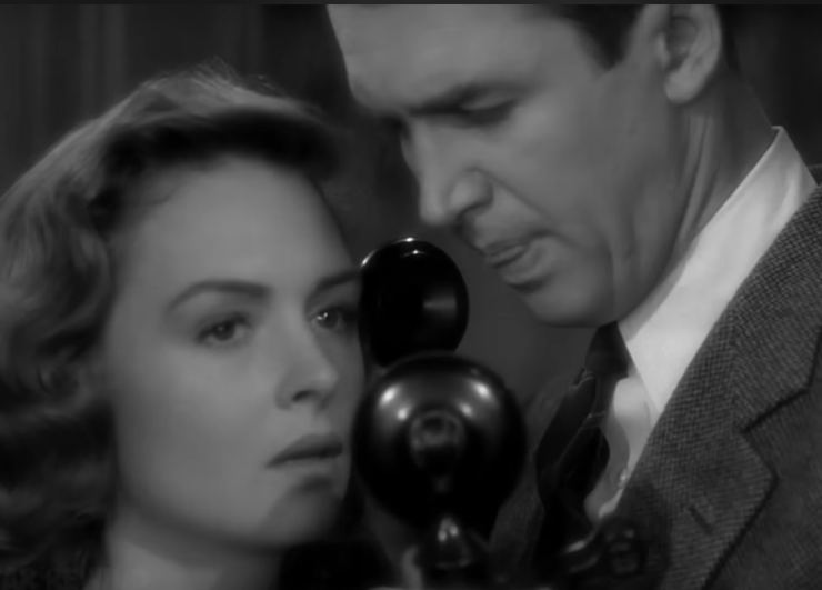 James Stewart e Donna Reed sul set de La vita è meravigliosa nella scena al telefono 