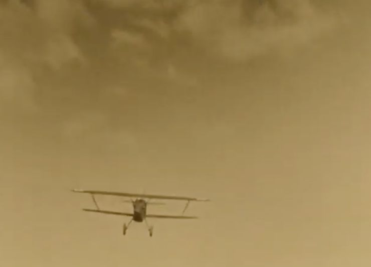 Aereo in volo in una scena di Wings